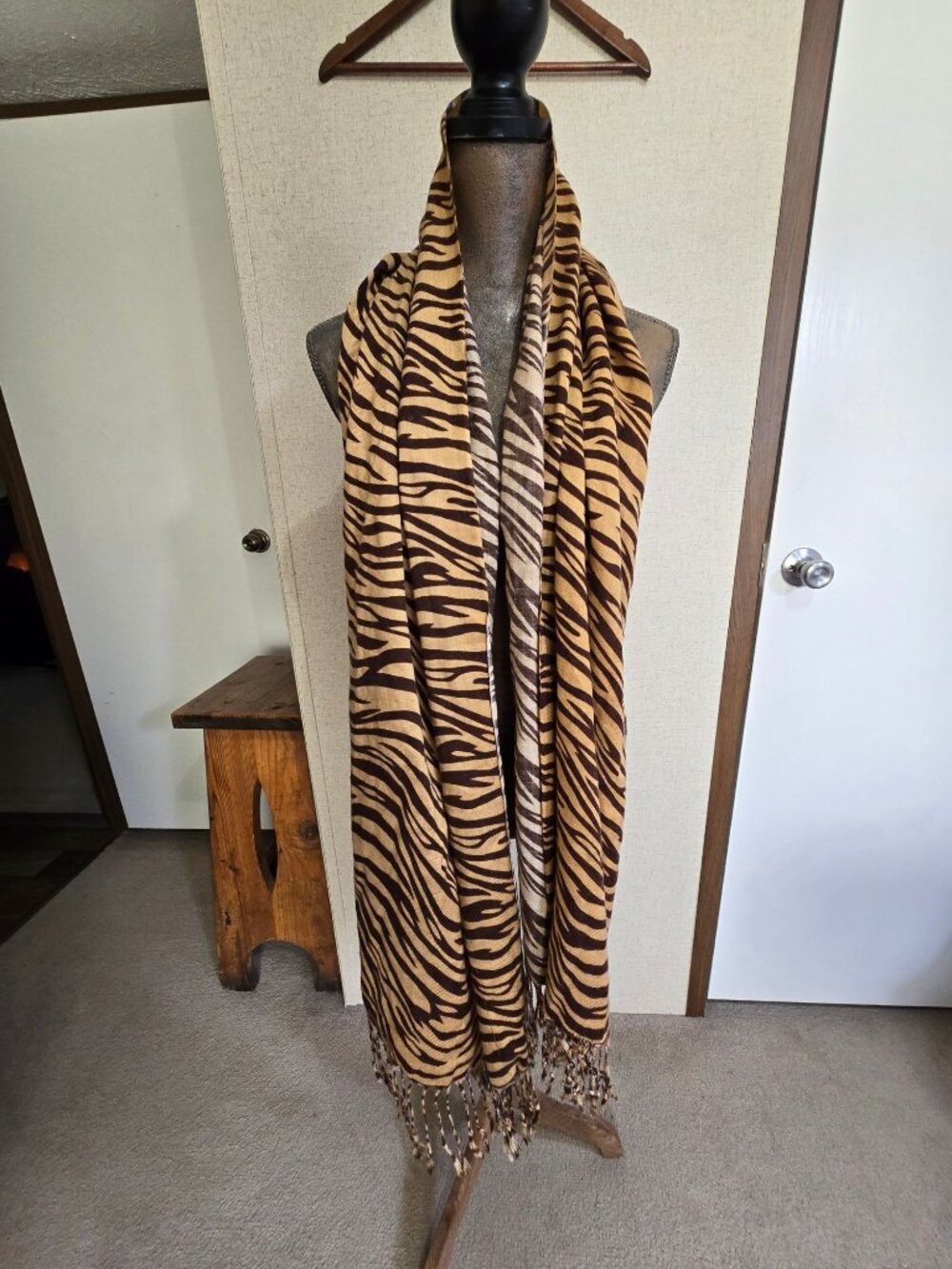 Pashmina 50% Cashmere 50% Silk Womens Scarf Tiger Print Brown Beige Shawl Wrap